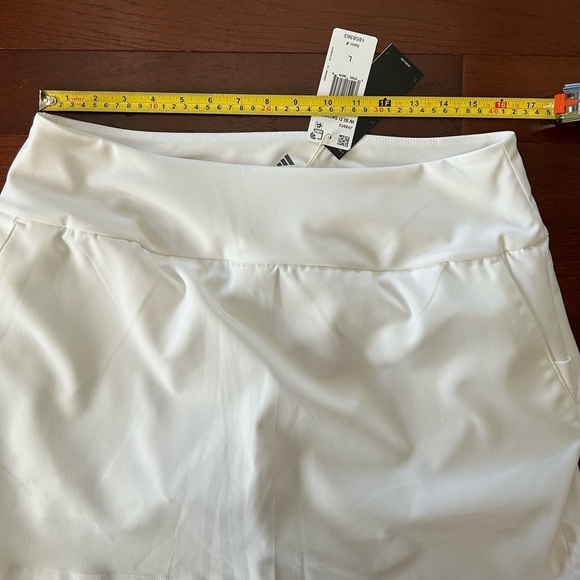 New Adidas Women's Solid Golf Skorts Skirt Shorts White Size large pockets - Picture 3 of 9